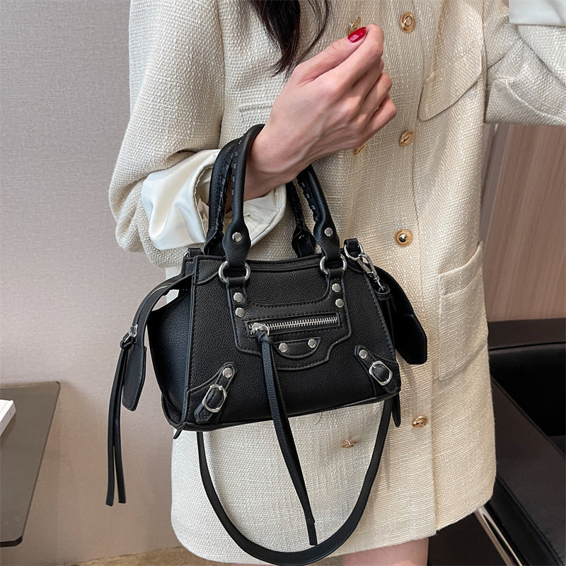 2023 Women's Vintage Studded Shoulder Handbag