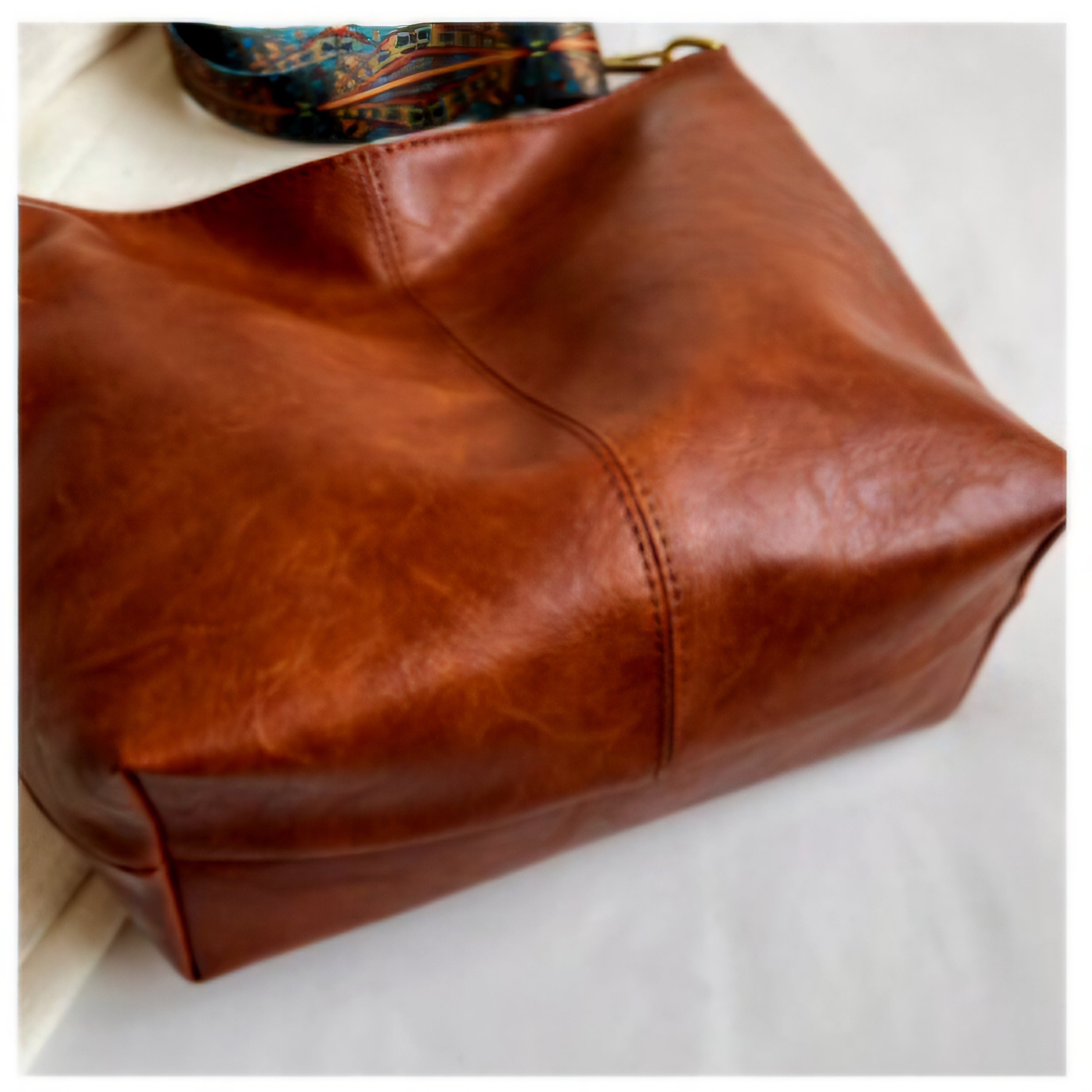 Retro Bucket Bag with Wide Shoulder Strap for Commuting