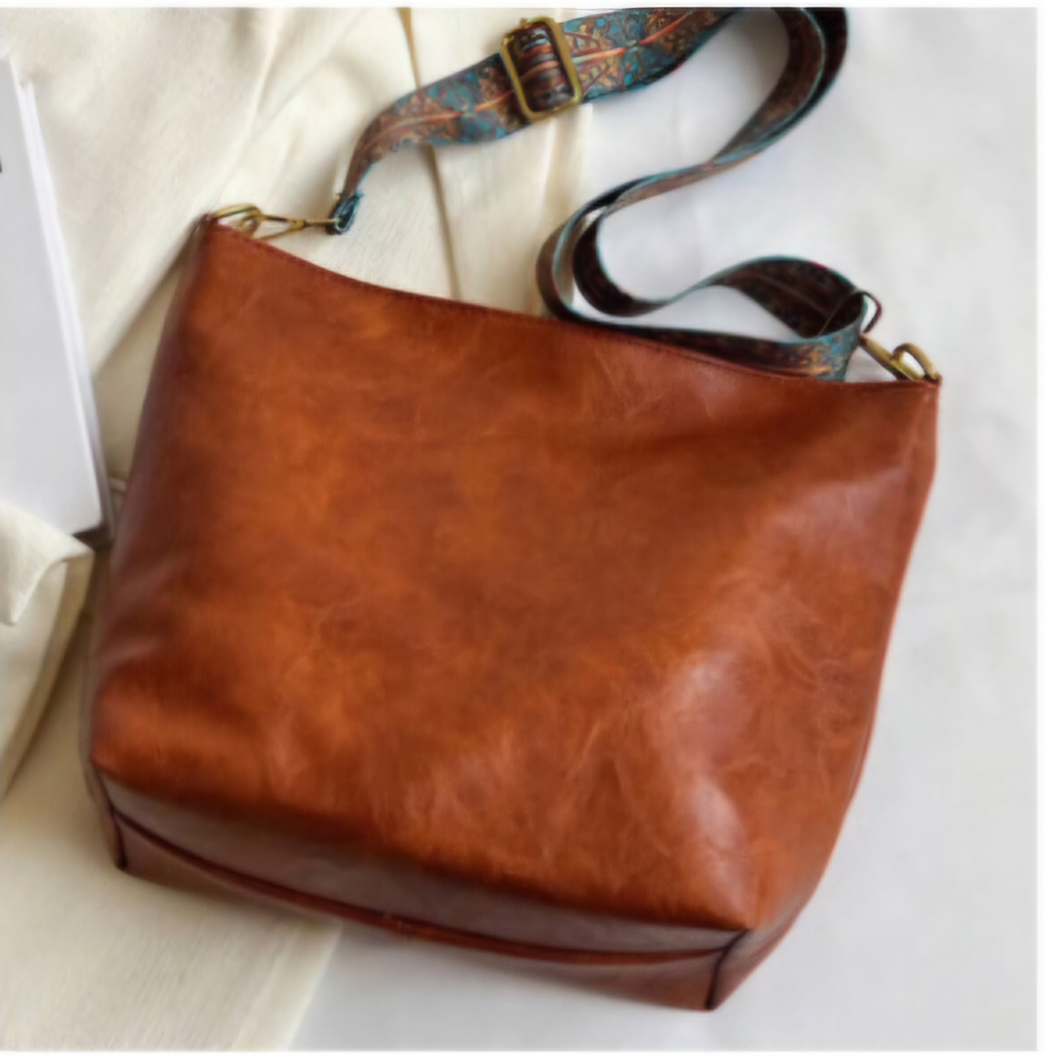 Retro Bucket Bag with Wide Shoulder Strap for Commuting