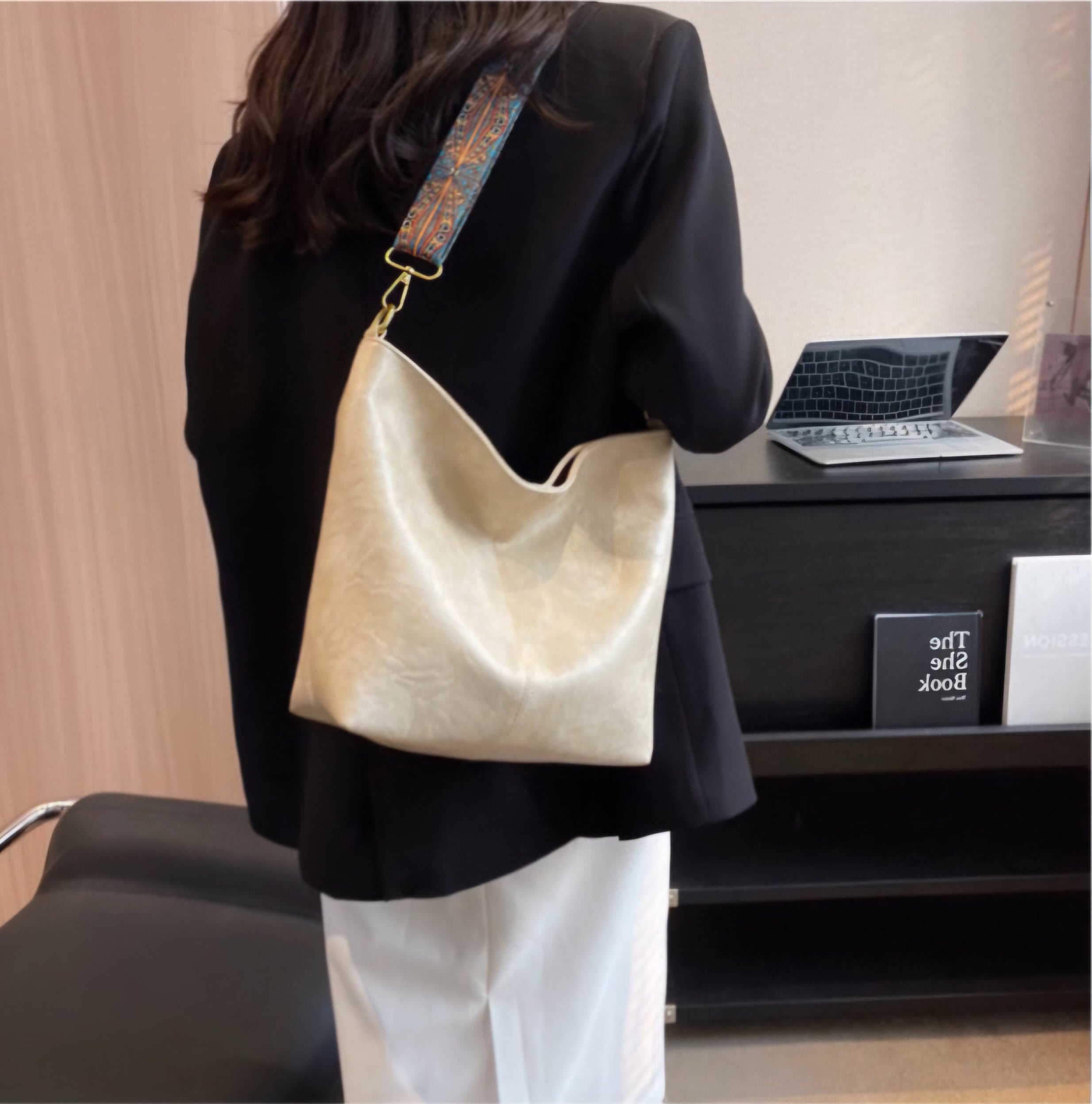 Retro Bucket Bag with Wide Shoulder Strap for Commuting