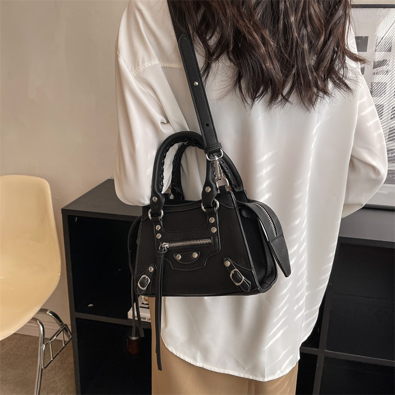 2023 Women's Vintage Studded Shoulder Handbag