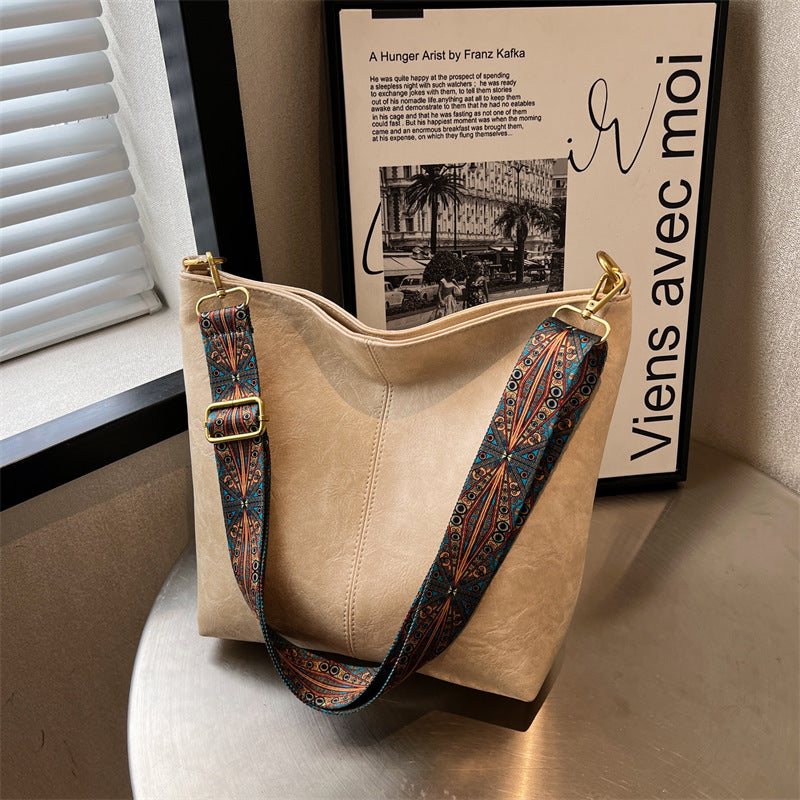 Retro Bucket Bag with Wide Shoulder Strap for Commuting