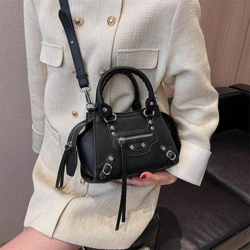 2023 Women's Vintage Studded Shoulder Handbag